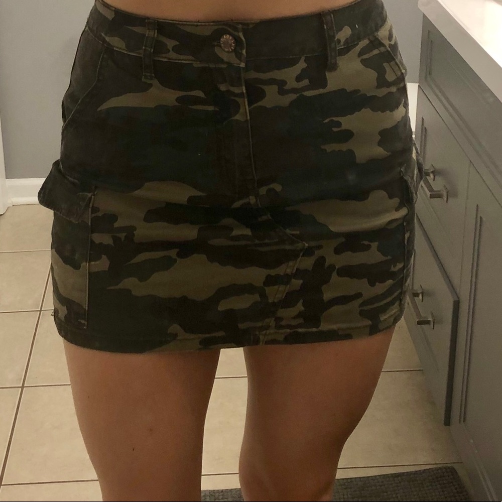 F21 Camo skirt